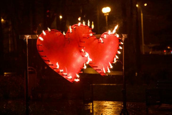 Aşk bir alışkanlığa dönüştüğünde ne olur: Konforlu istikrarı duygusal komadan nasıl ayırt edebiliriz?