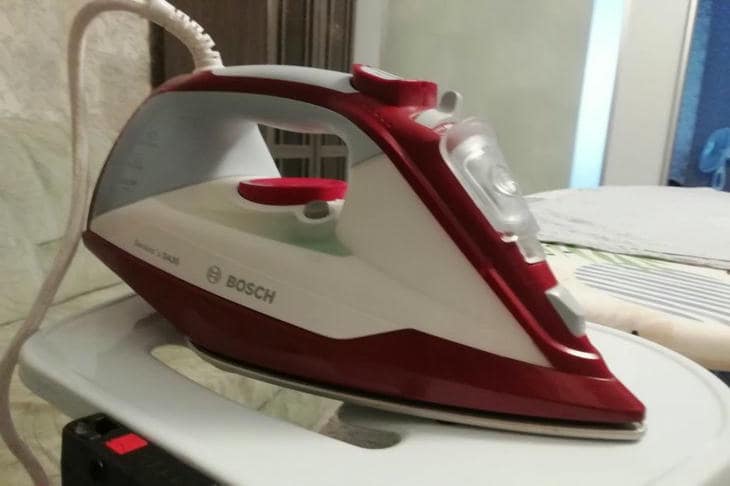 Neden sadece içecekler için değil, aynı zamanda ütünüz için de dondurucudan buz almanız gerekiyor: faydalı yaşam tüyoları