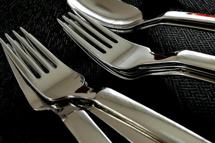 Sol elinizle yemek yerseniz ne olur: Masada elinizi değiştirmek her şeyi nasıl değiştirir?